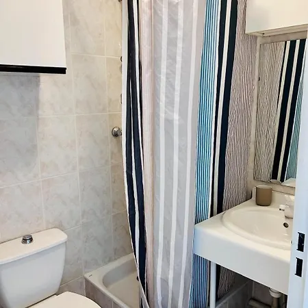 Bright Studio, Private Parking, Downtown Within Walking Distance * מונפלייה