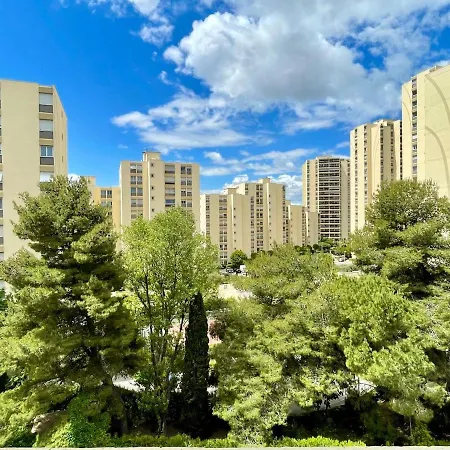Bright Studio, Private Parking, Downtown Within Walking Distance *