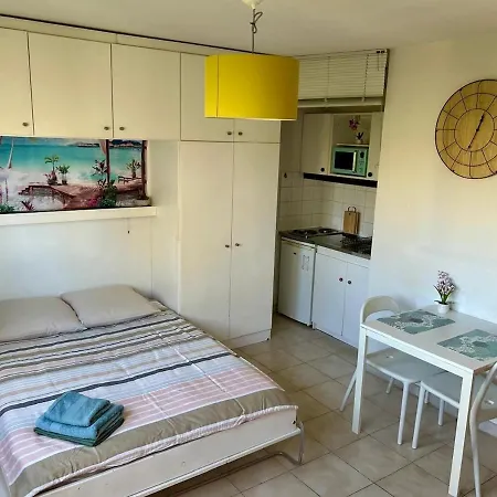 Bright Studio, Private Parking, Downtown Within Walking Distance * מונפלייה
